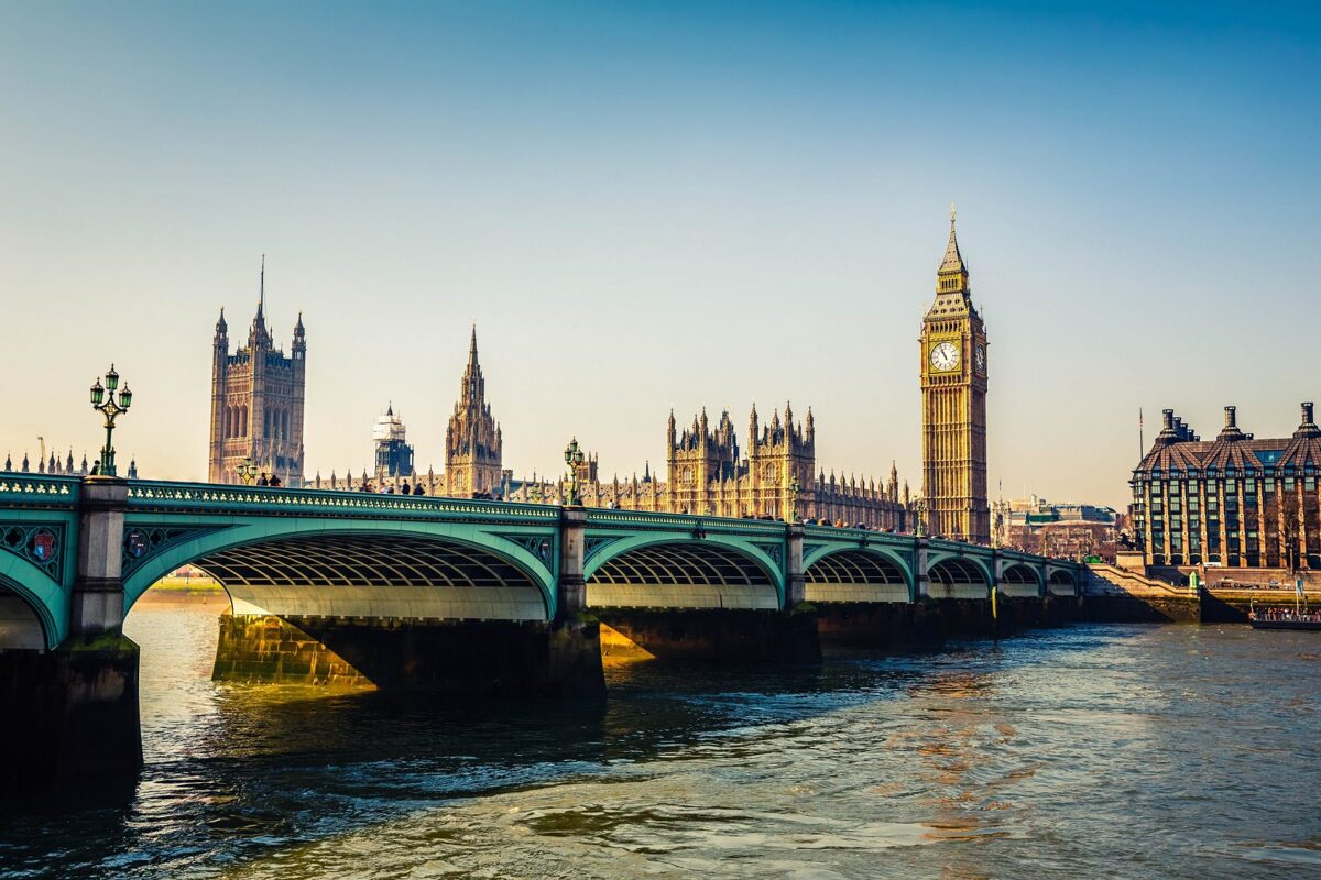 Big-Ben-und-Haeuser-des-Parlaments-London-iStock-538409027-2-e1583837699923.jpg