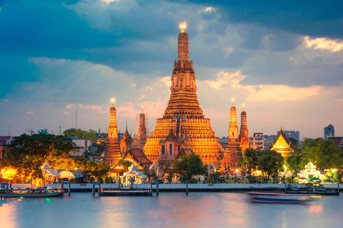 thailand-bangkok-wat-arun-tempel-bei-sonnenuntergang-g-488691871.jpg